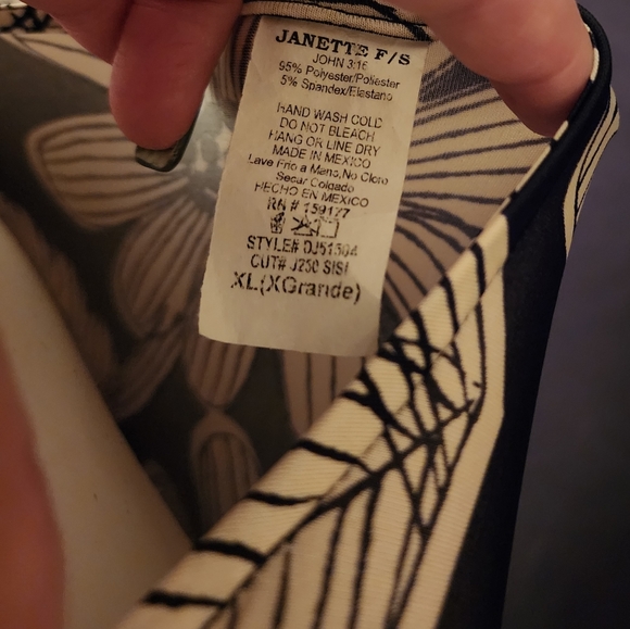 Like New Maxi Faux wrap dress - Picture 4 of 5